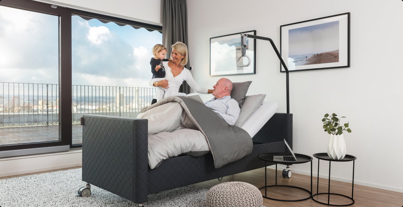 Łóżko rehabilitacyjne Evobeds One w eleganckim wnętrzu domowym